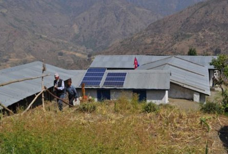 Sistem tenaga surya untuk desa